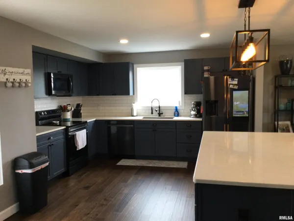 $329,000 | 65 Magnolia Lane, Vienna, IL 62995