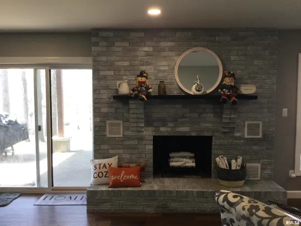 $329,000 | 65 Magnolia Lane, Vienna, IL 62995