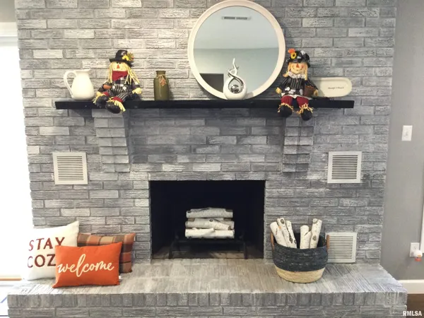 $329,000 | 65 Magnolia Lane, Vienna, IL 62995