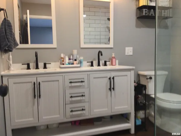 $329,000 | 65 Magnolia Lane, Vienna, IL 62995