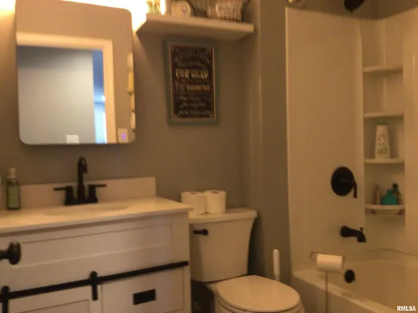 $329,000 | 65 Magnolia Lane, Vienna, IL 62995