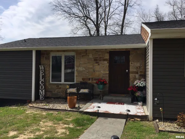 $329,000 | 65 Magnolia Lane, Vienna, IL 62995