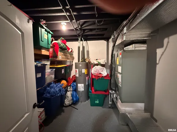 $329,000 | 65 Magnolia Lane, Vienna, IL 62995