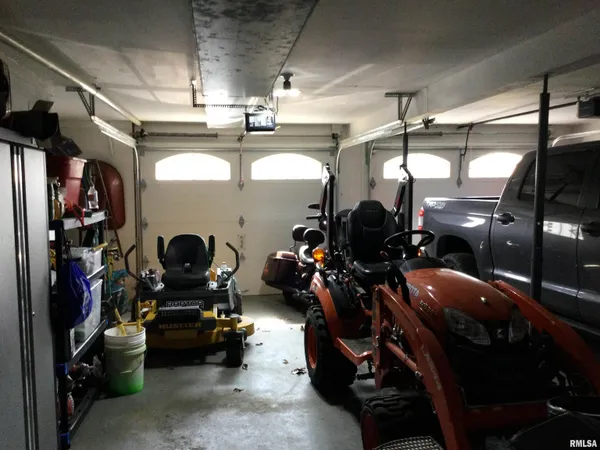 $329,000 | 65 Magnolia Lane, Vienna, IL 62995