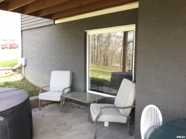 $329,000 | 65 Magnolia Lane, Vienna, IL 62995