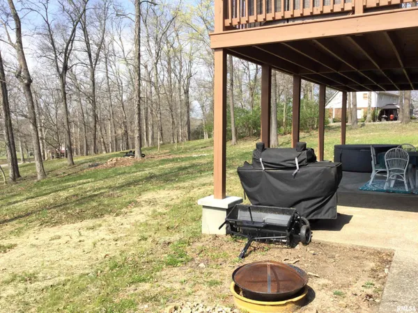 $329,000 | 65 Magnolia Lane, Vienna, IL 62995