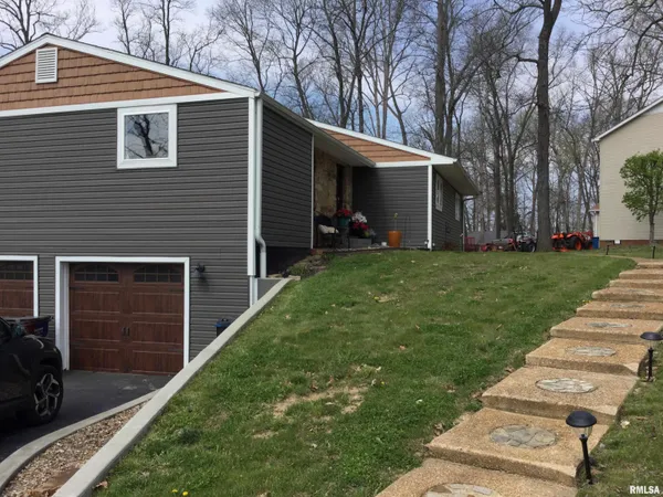 $329,000 | 65 Magnolia Lane, Vienna, IL 62995