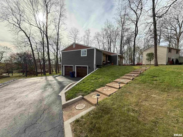 $329,000 | 65 Magnolia Lane, Vienna, IL 62995