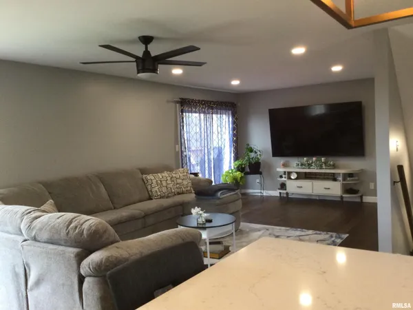 $329,000 | 65 Magnolia Lane, Vienna, IL 62995