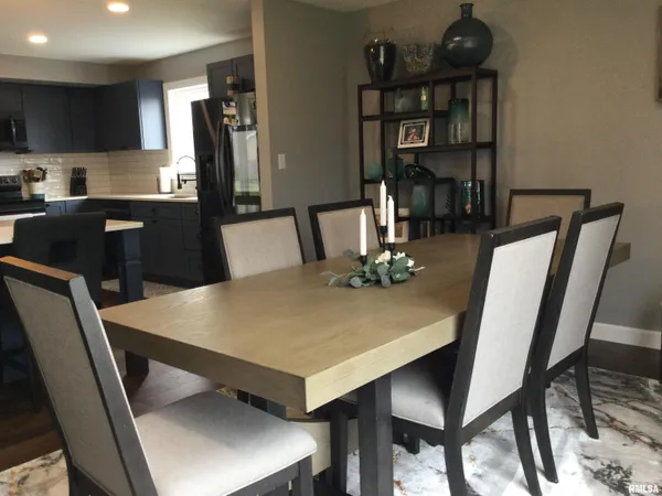 $329,000 | 65 Magnolia Lane, Vienna, IL 62995