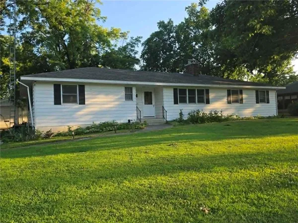 $249,900 | 208 East Bodine Avenue, Clinton, MO 64735