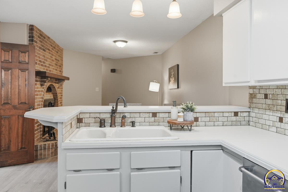 7600 Southwest Oxfordshire Road Topeka, KS 66614 - Photo 11 of 48