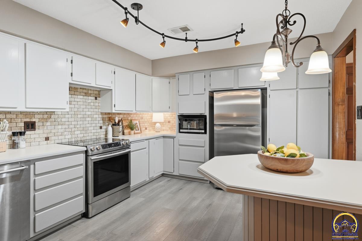 7600 Southwest Oxfordshire Road Topeka, KS 66614 - Photo 13 of 48