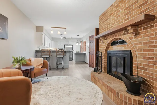 $389,900 | 7600 Southwest Oxfordshire Road, Topeka, KS 66614