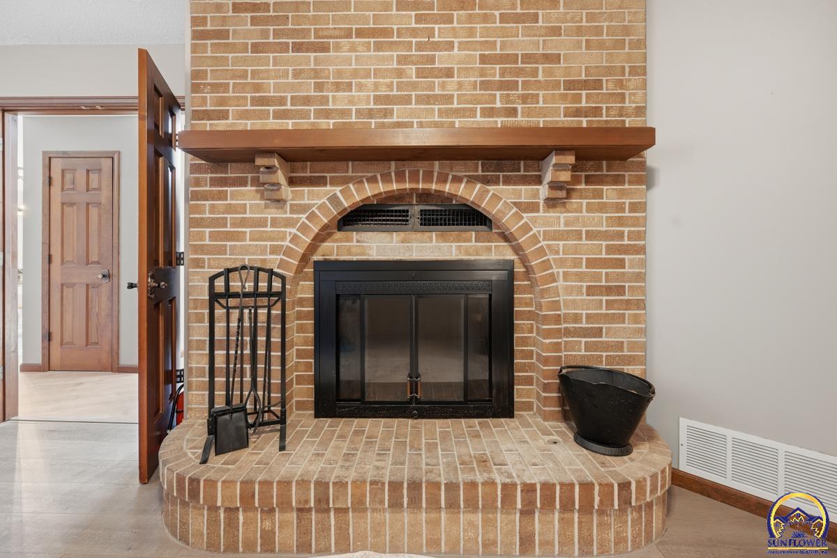 7600 Southwest Oxfordshire Road Topeka, KS 66614 - Photo 15 of 48