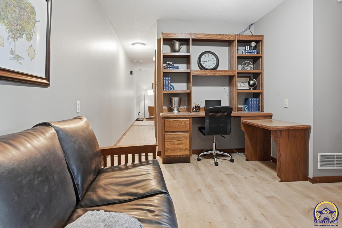 7600 Southwest Oxfordshire Road Topeka, KS 66614 - Photo 18 of 48