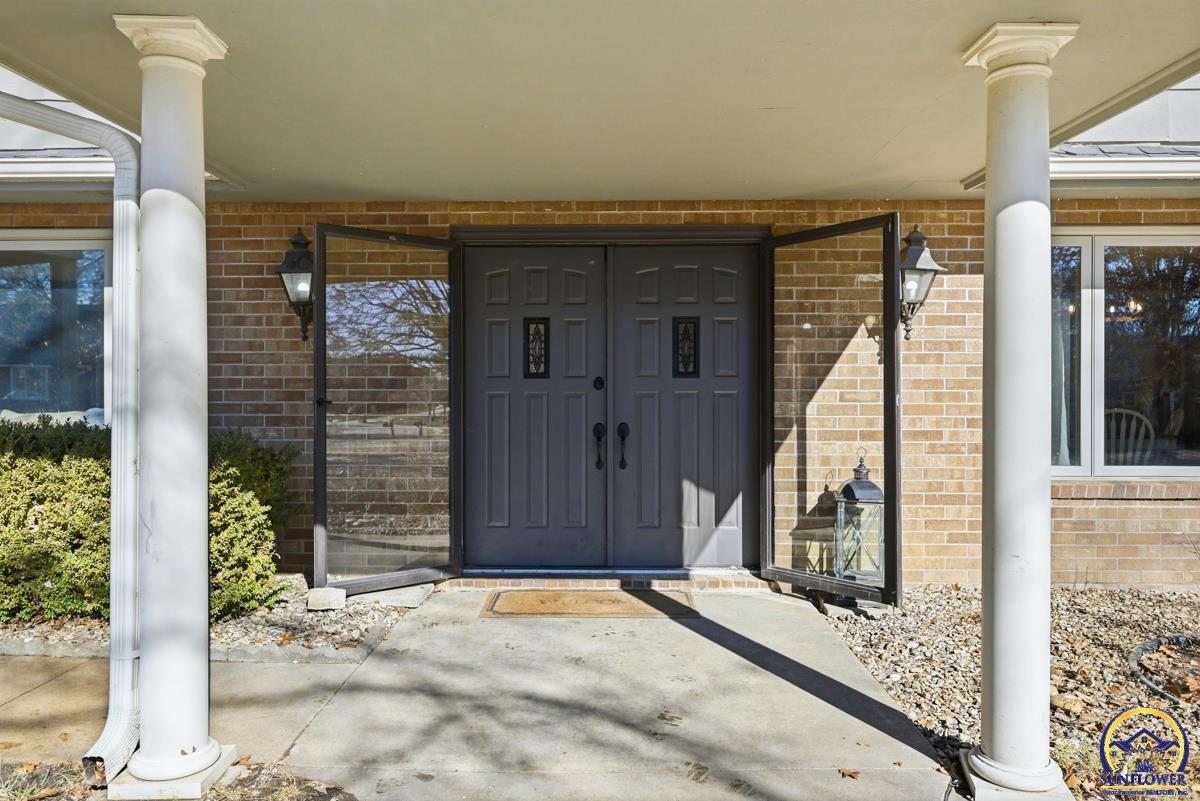 7600 Southwest Oxfordshire Road Topeka, KS 66614 - Photo 2 of 48