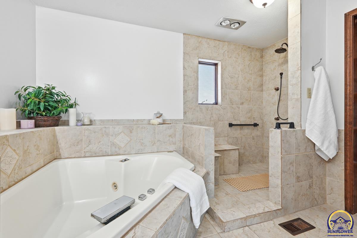 7600 Southwest Oxfordshire Road Topeka, KS 66614 - Photo 27 of 48