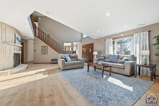 $389,900 | 7600 Southwest Oxfordshire Road, Topeka, KS 66614