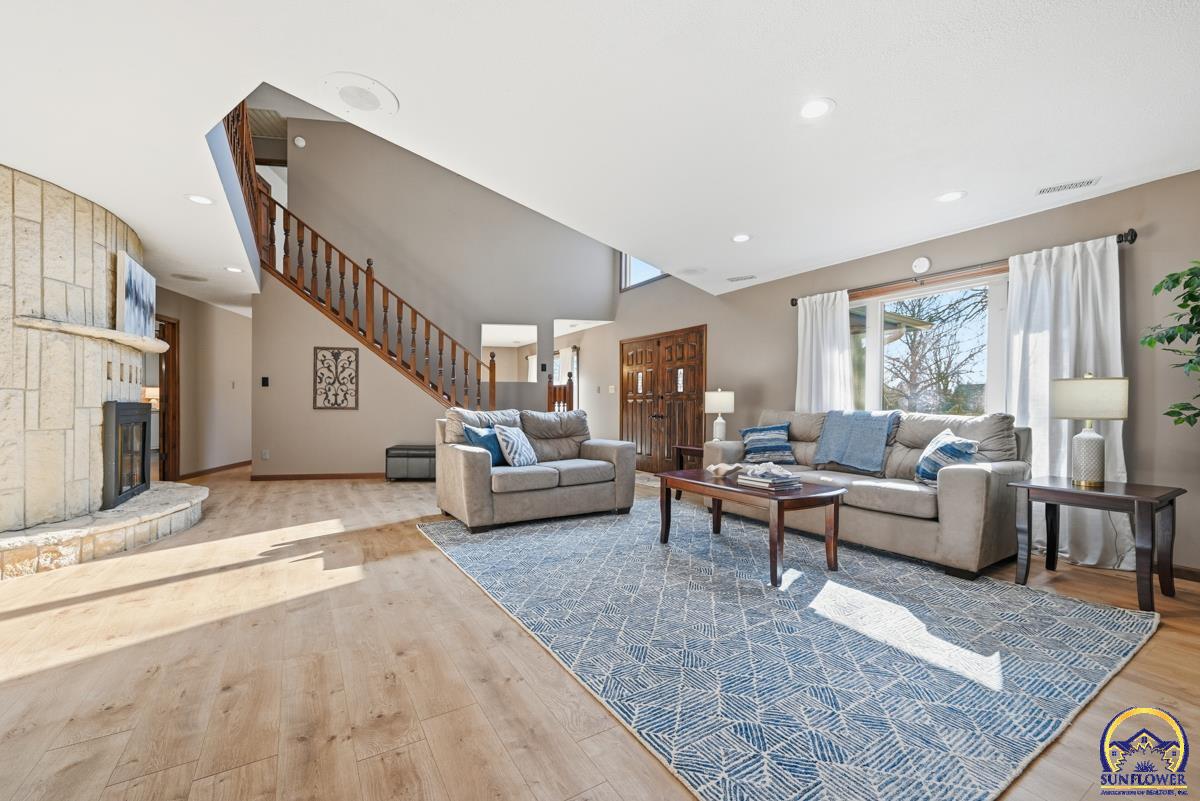 7600 Southwest Oxfordshire Road Topeka, KS 66614 - Photo 3 of 48