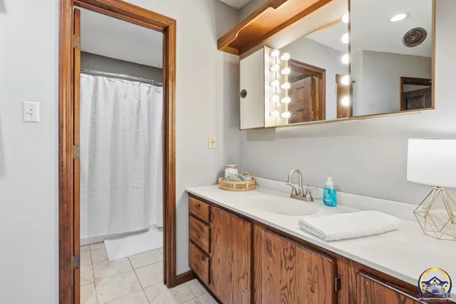 $389,900 | 7600 Southwest Oxfordshire Road, Topeka, KS 66614