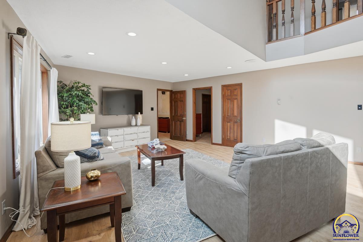 7600 Southwest Oxfordshire Road Topeka, KS 66614 - Photo 5 of 48