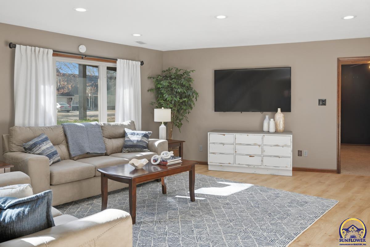 7600 Southwest Oxfordshire Road Topeka, KS 66614 - Photo 6 of 48