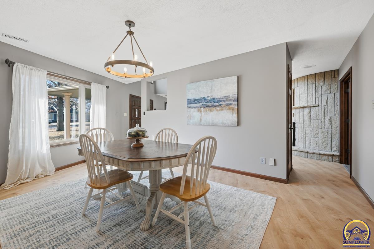 7600 Southwest Oxfordshire Road Topeka, KS 66614 - Photo 7 of 48