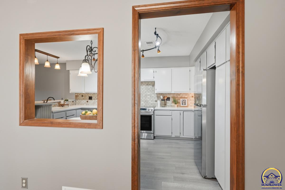 7600 Southwest Oxfordshire Road Topeka, KS 66614 - Photo 9 of 48