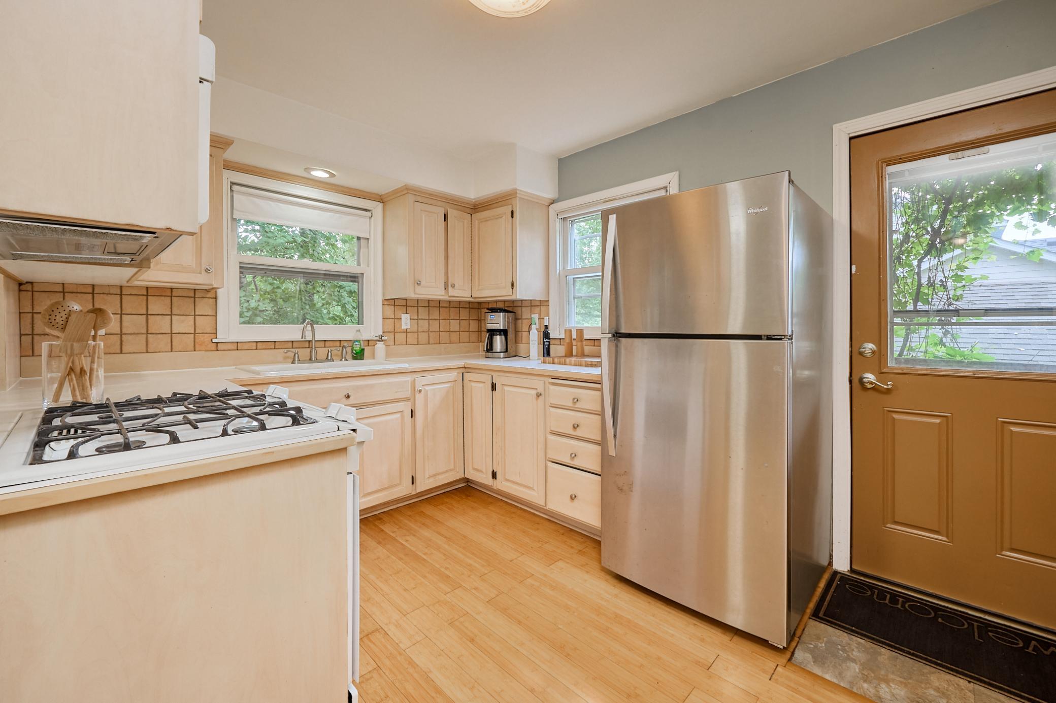 8801 Lakeview Road Bloomington, MN 55438 - Photo 12 of 42
