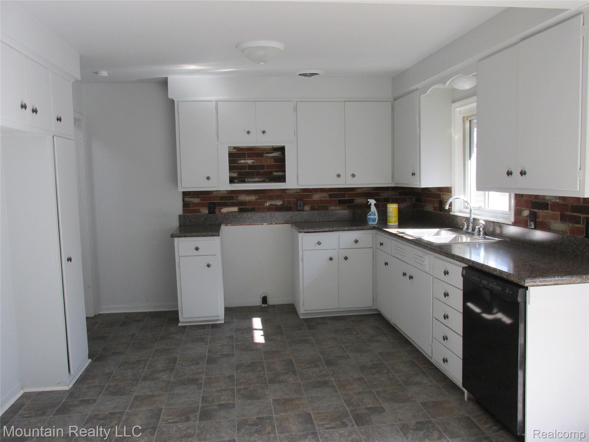 780 Geneva Road Waterford, MI 48328 - Photo 7 of 16 Kitchen and Dining Area for Open Concept