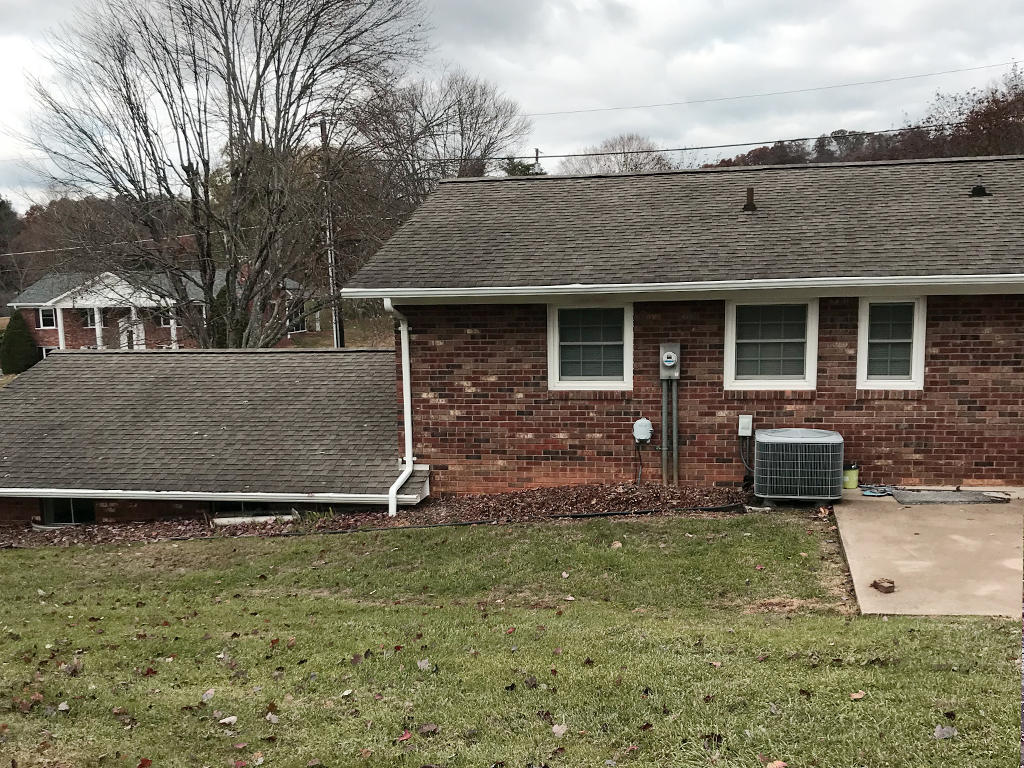 404 Montezuma Road Kingsport, TN 37664 - Photo 4 of 23 04
