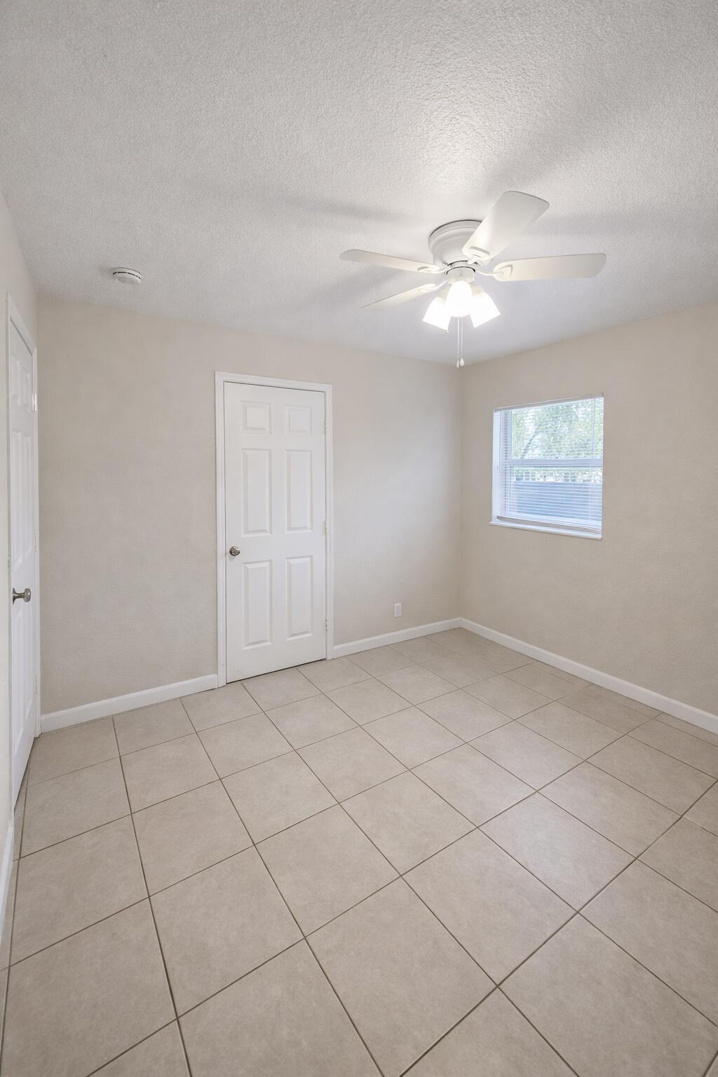 1520 West 11th Street Riviera Beach, FL 33404 - Photo 6 of 11 f5895056-f561-4dab-9a3e-99a355ddb2d3
