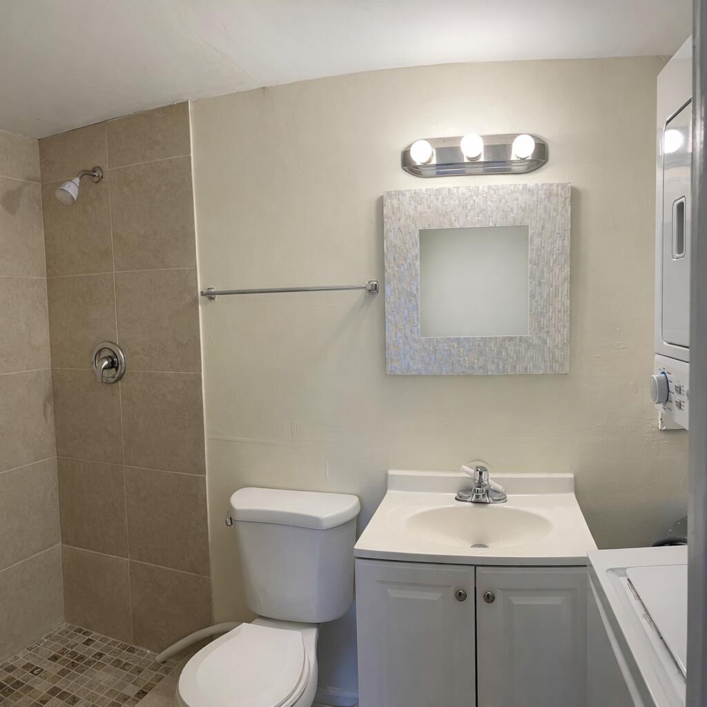 1520 West 11th Street Riviera Beach, FL 33404 - Photo 10 of 11 e875cffc-66e2-4868-bf61-070d6bff85c9