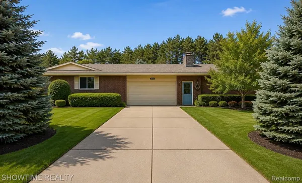 $379,900 | 1661 Madeline Drive, Lapeer, MI 48446