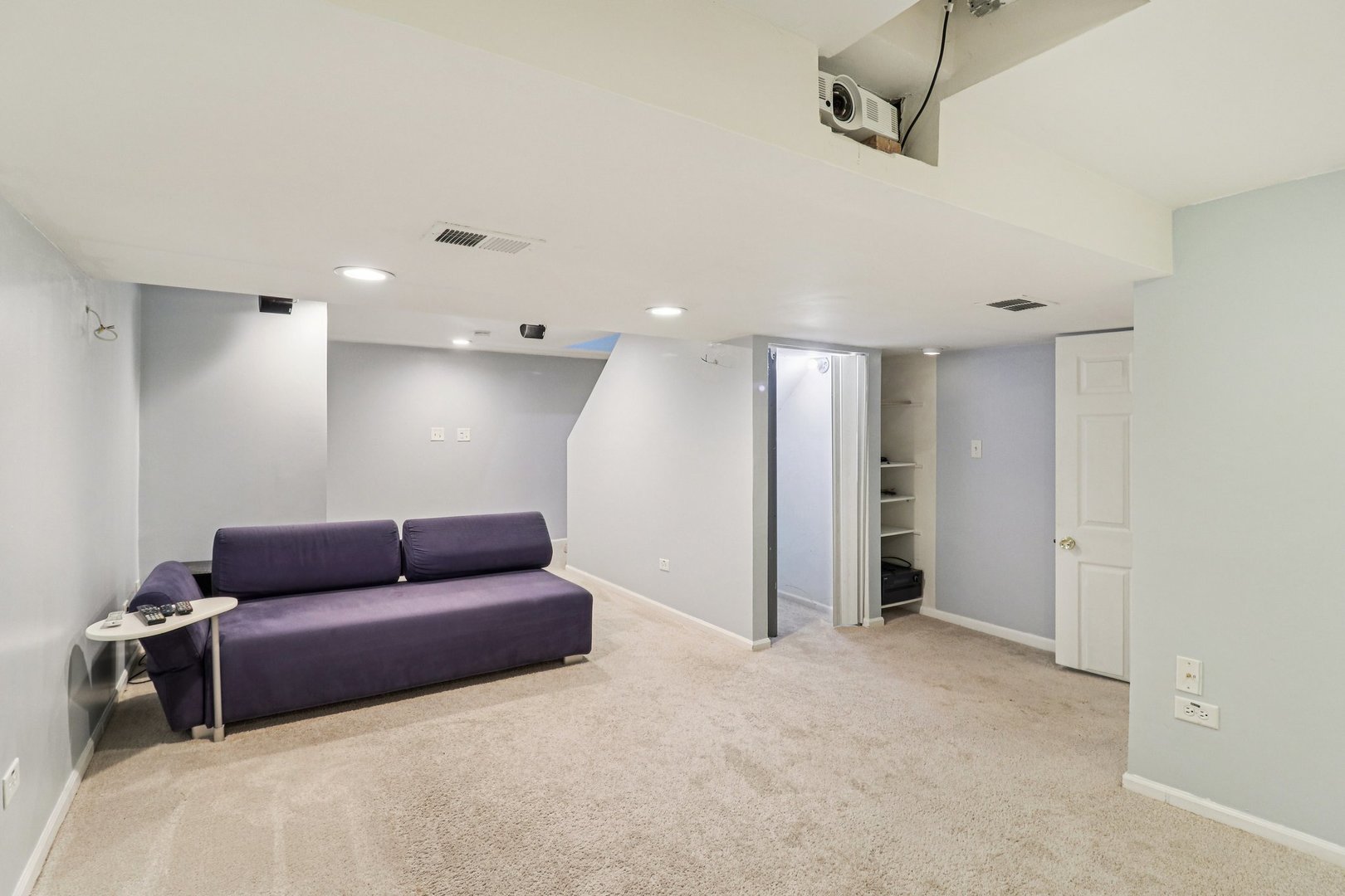 2931 Greenleaf Avenue Wilmette, IL 60091 - Photo 19 of 44 a living room with furniture and a ceiling fan