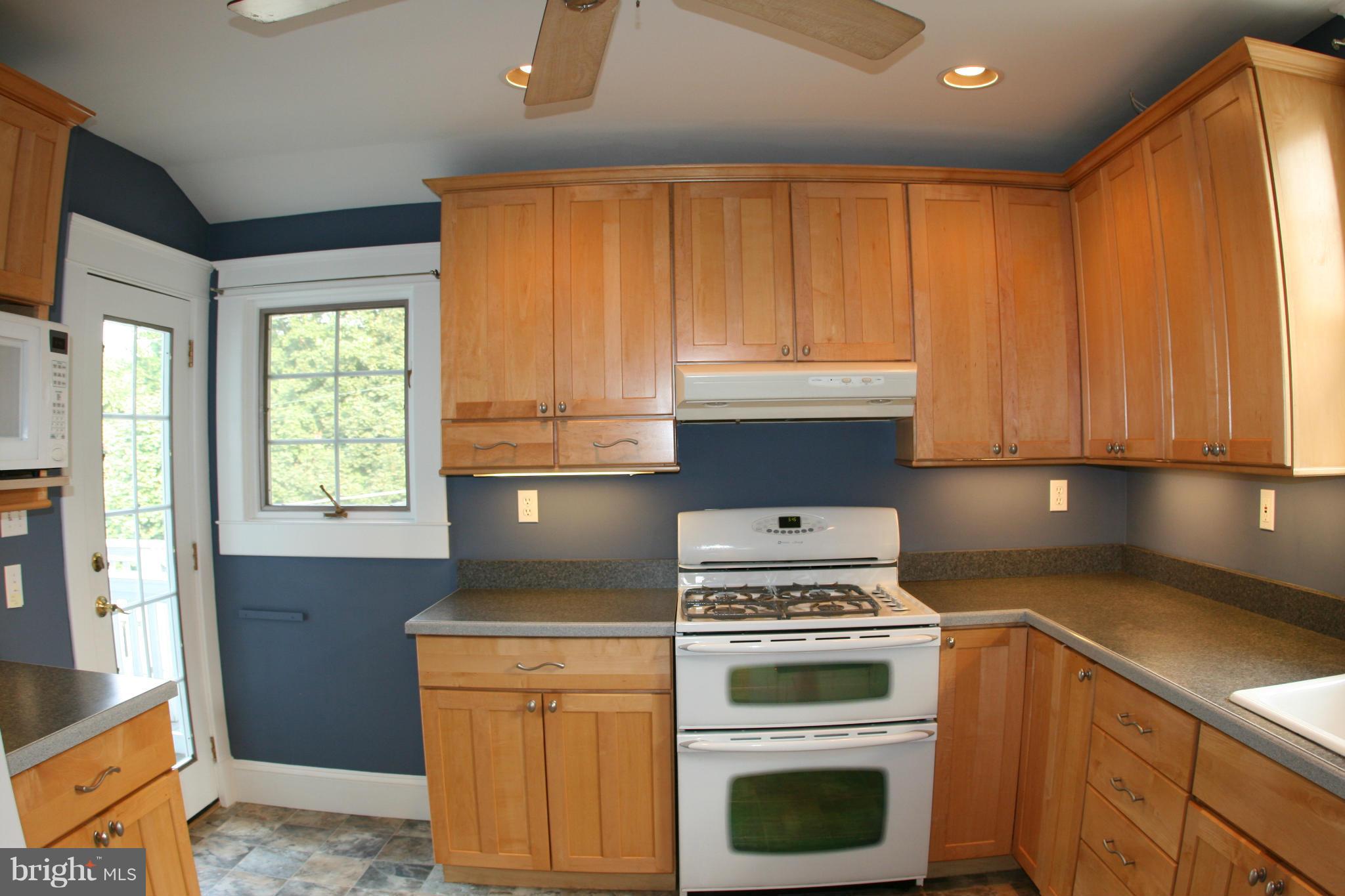 23 Edmondson Ridge Road Catonsville, MD 21228 - Photo 6 of 18 a kitchen with a stove a sink and a microwave