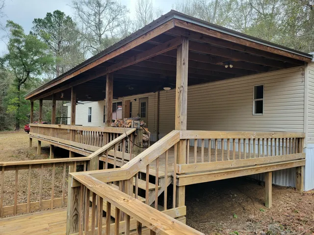 a view of a yard with a fountain