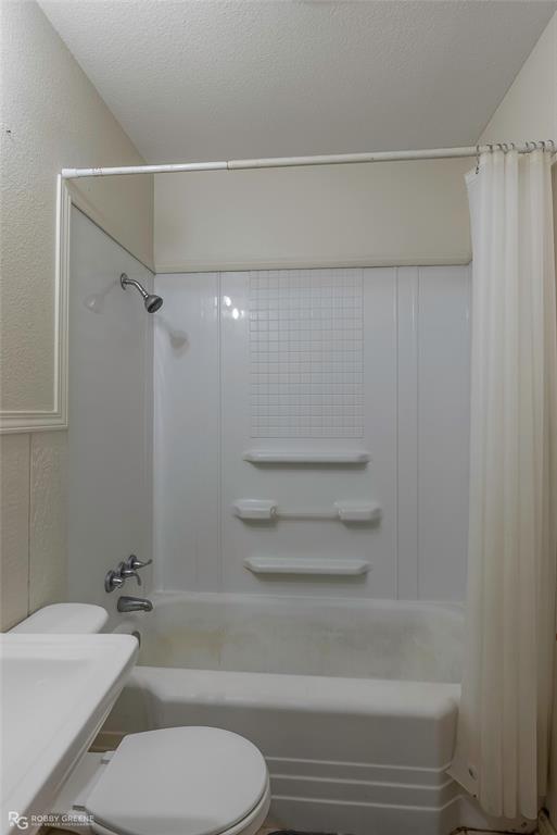 8321 Kingston Road Shreveport, LA 71108 - Photo 22 of 22 a bathroom with a toilet and a shower
