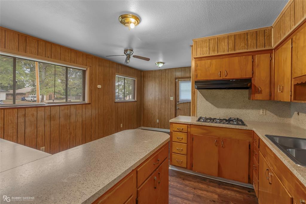 8321 Kingston Road Shreveport, LA 71108 - Photo 6 of 22 a kitchen with a stove and a refrigerator