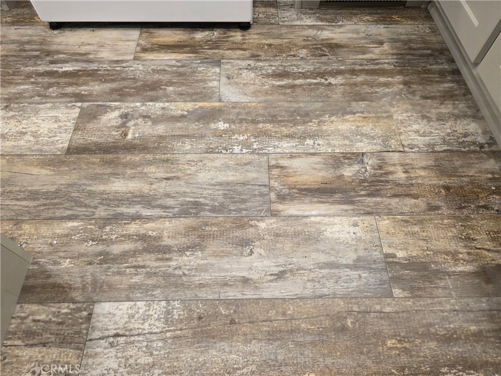 85 Hiatt Road Cloverdale, CA 95425 - Photo 10 of 42 Close look at the flooring