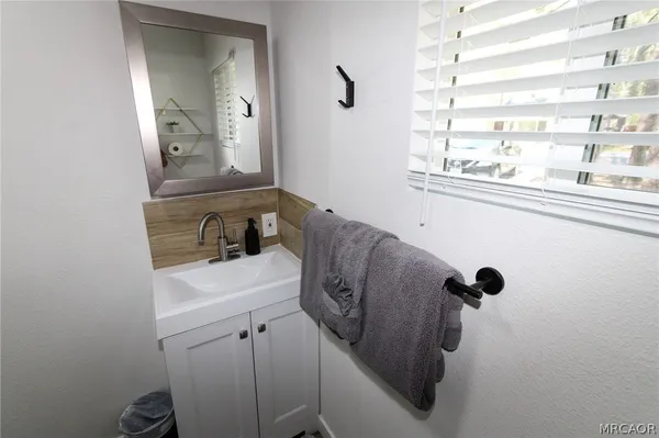 $1,750 | 374 Knight Avenue, Big Bear Lake, CA 92315