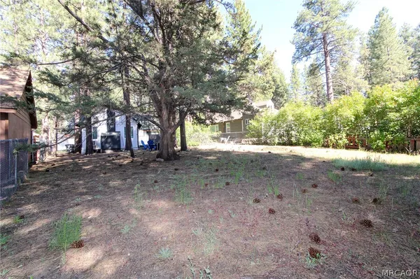 $1,750 | 374 Knight Avenue, Big Bear Lake, CA 92315