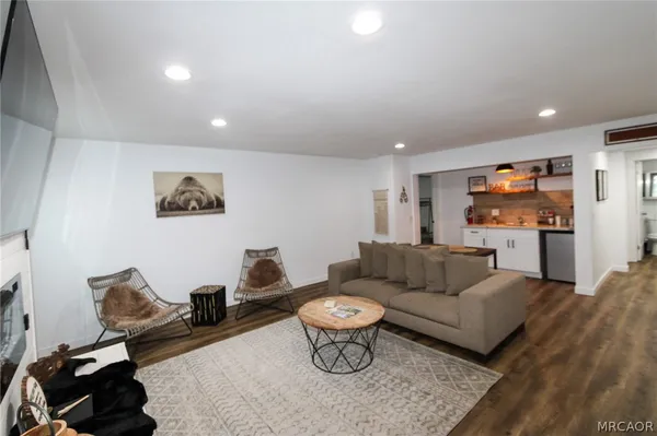 $1,750 | 374 Knight Avenue, Big Bear Lake, CA 92315