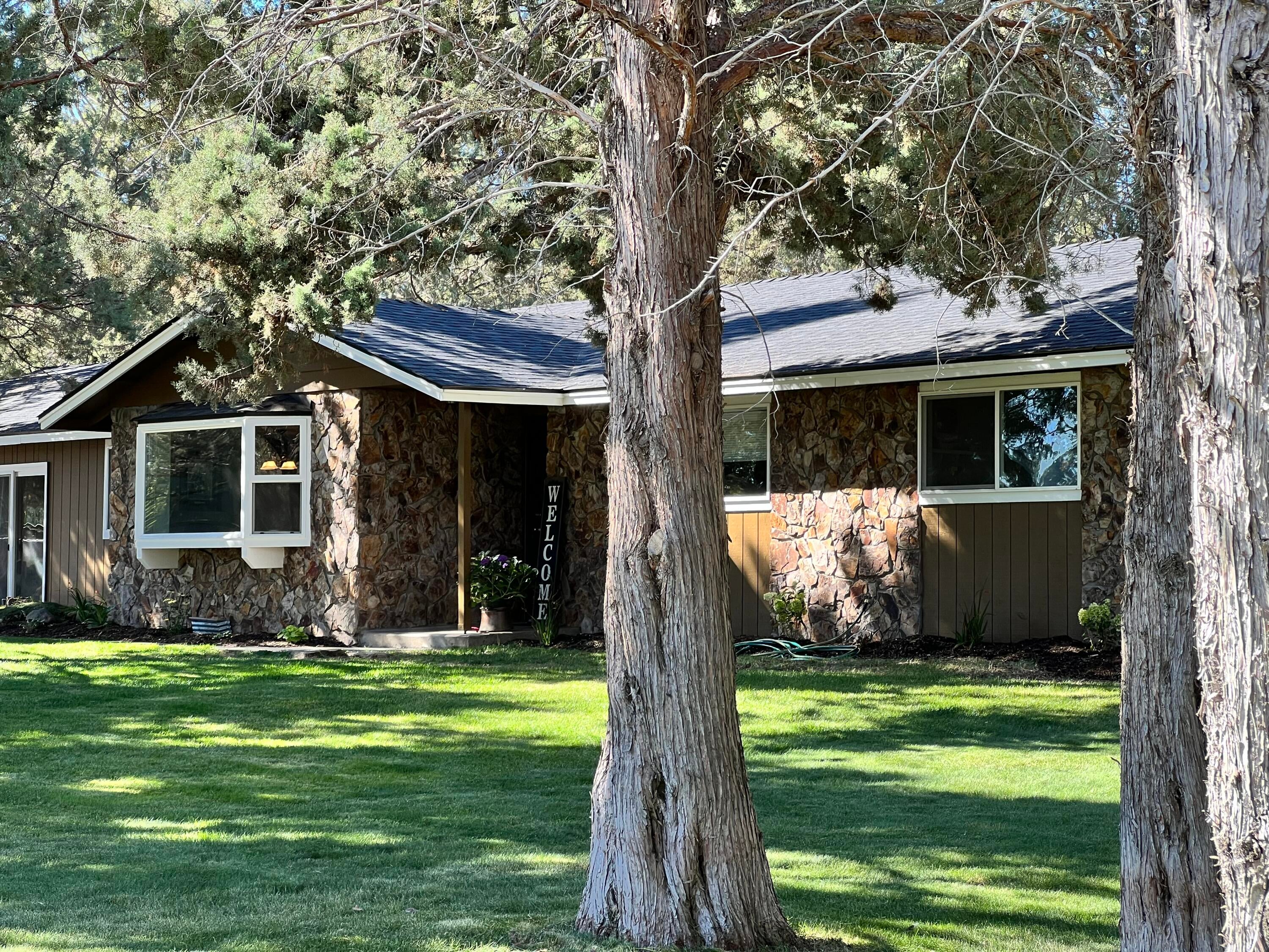 64570 Research Road Bend, OR 97703 - Photo 16 of 60 Front of Home