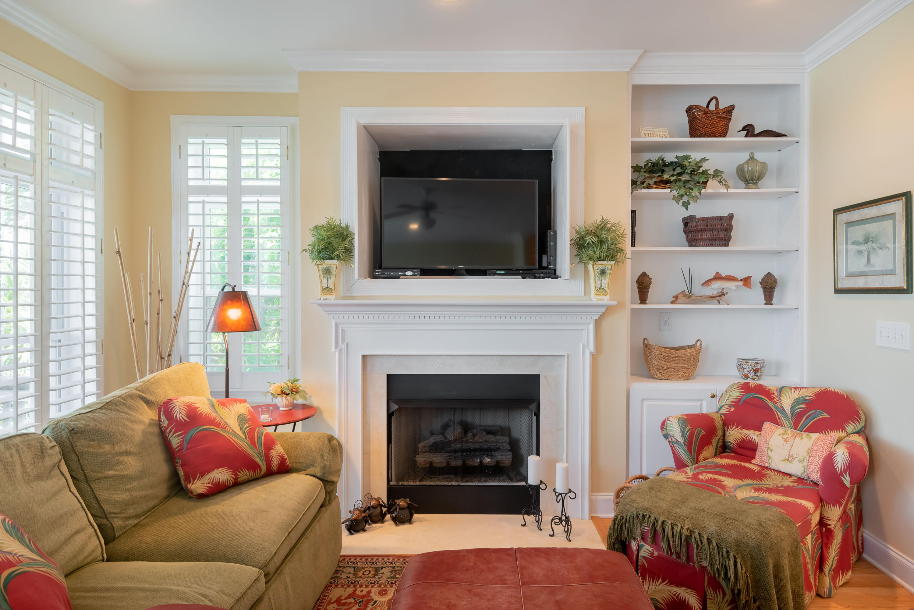 2222 Folly Road Charleston, SC 29412 - Photo 8 of 32 Living Room