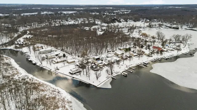$750,000 | 4405 Shoreview Lane, Whitmore Lake, MI 48189