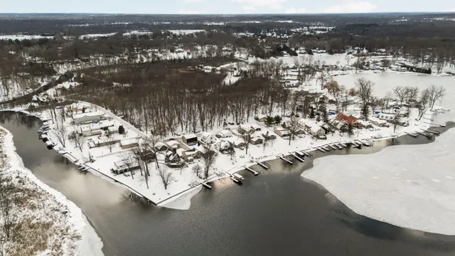 $750,000 | 4405 Shoreview Lane, Whitmore Lake, MI 48189