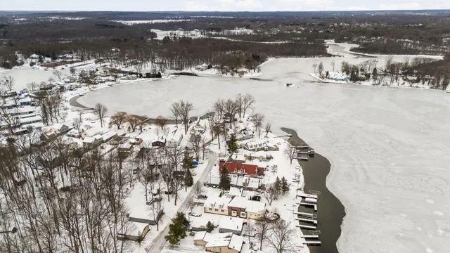 $750,000 | 4405 Shoreview Lane, Whitmore Lake, MI 48189