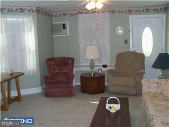 414 State Rd. Croydon, PA 19021 - Photo 9 of 12 Living Room